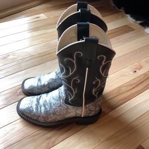 Sparkly cowgirl boots